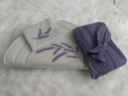 سنوزي طقم صلاة من سجادة اسفنج مبطن مطرز و شرشف صلا...