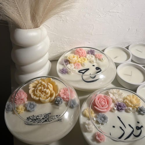 شمعة زجاجية وسط