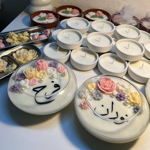 شمعة زجاجية وسط