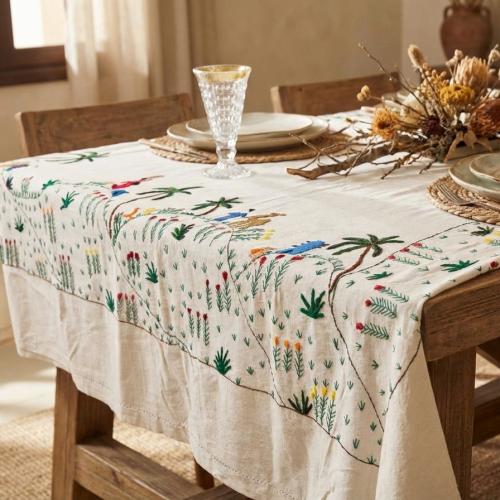 Big table cover the palm