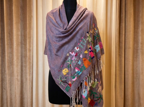 Light mauve traditional shawl