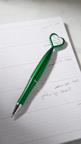 قلم قلب أخضر