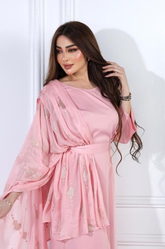 جلابية مطرزة بطراز هندي