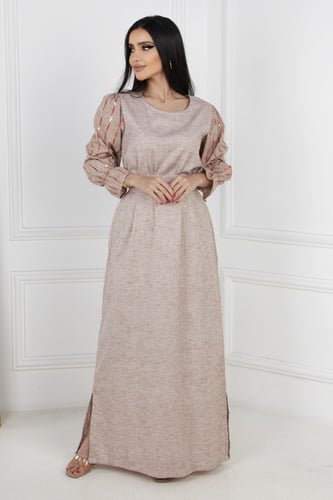 ثوب لنن بني و أحمر