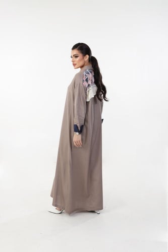 ثوب نسكافية مع مشجر كحلي