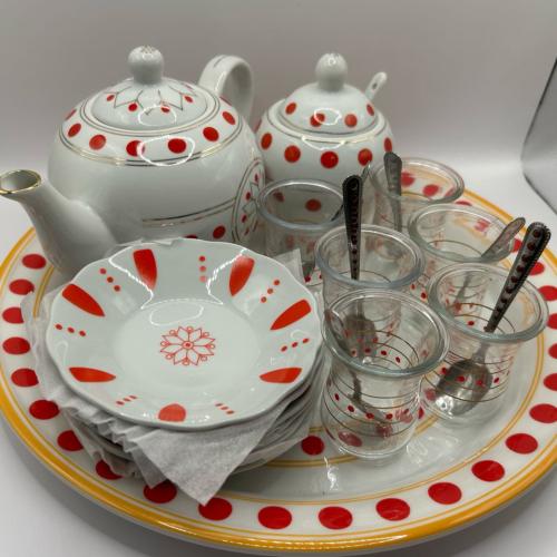 طقم الشاي التراثي الكويتي الاحمر - ابو نقطة