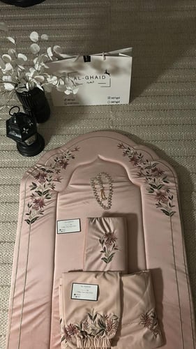 طقم صلاة ملكي فخم وردي