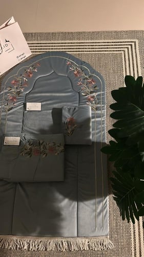 طقم صلاة ملكي فخم سماوي على رمادي