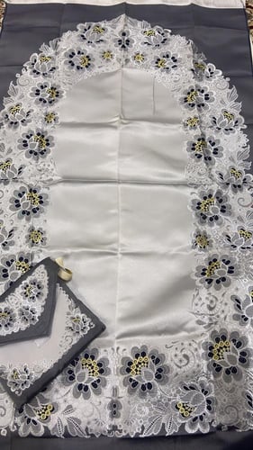 سجادة سفري مع حقيبتها