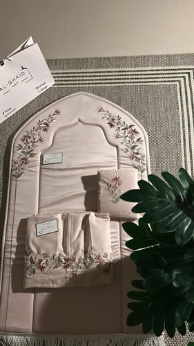 طقم صلاة ملكي فخم وردي