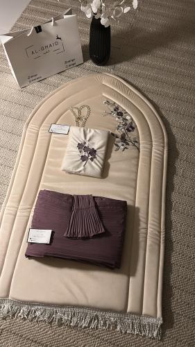 طقم صلاة عناقيد موف مع شرشف مكسر