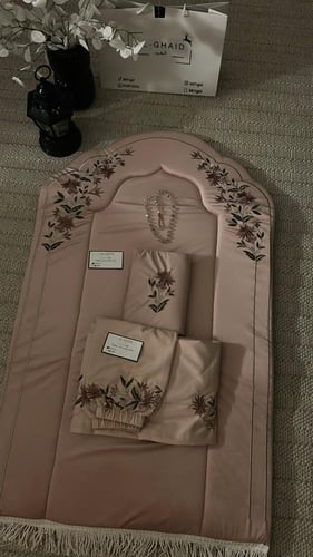 طقم صلاة ملكي فخم وردي