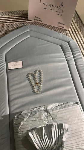 طقم صلاة سجاده اسفنج ساده وشرشف سماوي مكسر