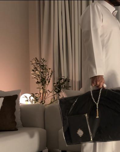 سجادة اسود رجالي