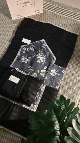 طقم صلاة سجاده +تلبيسة مصحف +شرشف