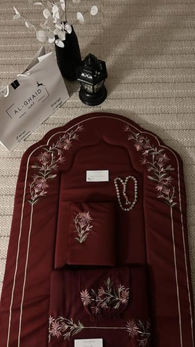 طقم صلاة برغندي ملكي