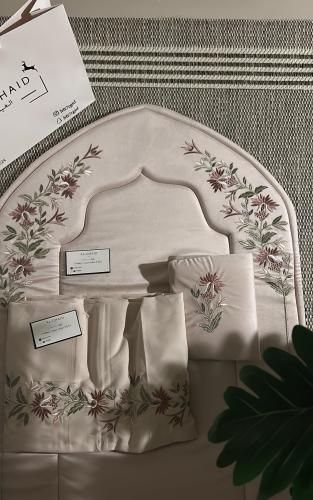 طقم صلاة ملكي فخم وردي