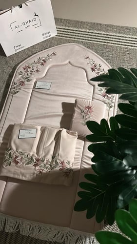 طقم صلاة ملكي فخم وردي