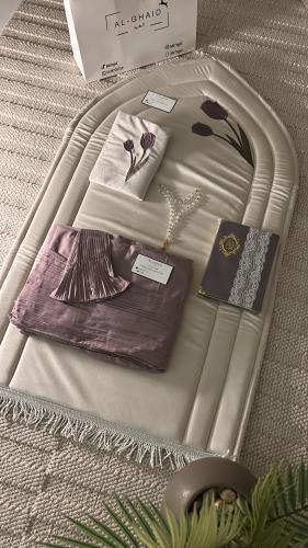 طقم توليب موف غامق مع شرشف