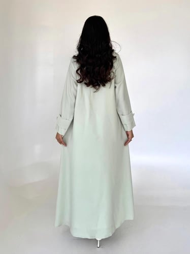 B عباية خضراء