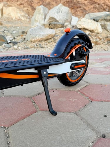 سكوتر كهربائي بمساعدات أمامية