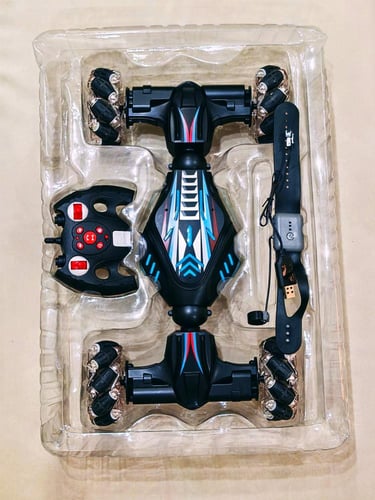 لعبة سيارة سباق بهلوانية مع جهاز تحكم عن بعد