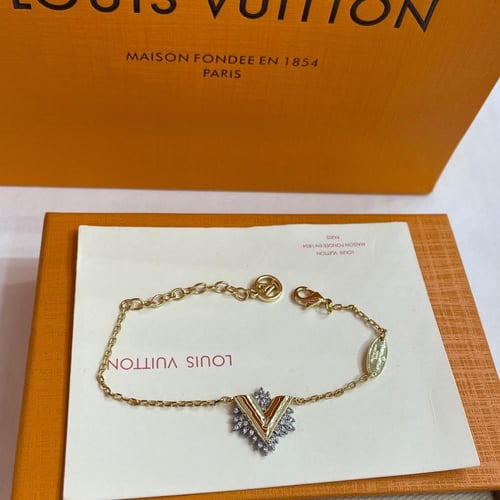 اسوارة من لويس فيتون