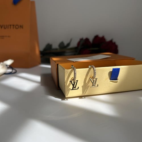 أقراط لويس فيتون