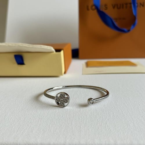 اسواره فضيه من لويس فيتون