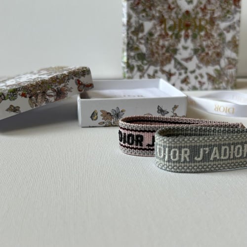 اسوارة خيوط من ديور