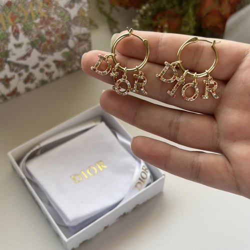 اقراط من ديور كرستال ملون