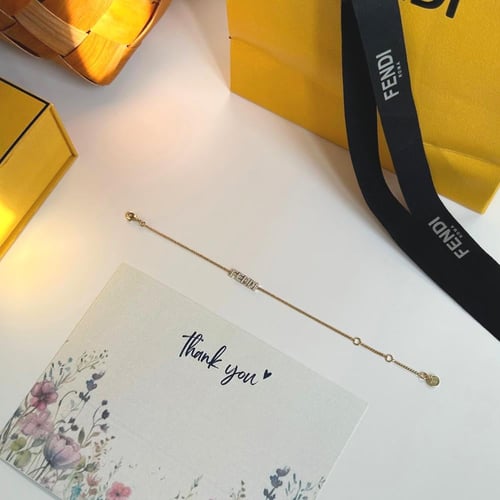 أسوارة ذهبيه من فندي