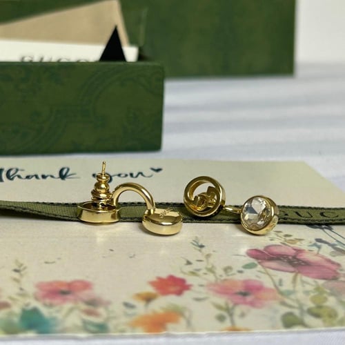 أقراط ذهبيه من قوتشي