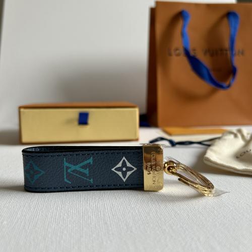 ميداليه من لويس فيتون