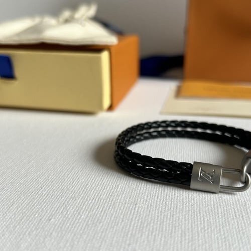 اسواره مناسبه للرجال مقاس 19 من لويس فيتون