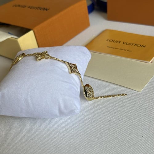 اسوارة ذهبيه من لويس فيتون