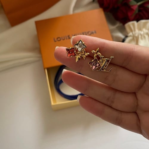 أقراط من لويس فيتون