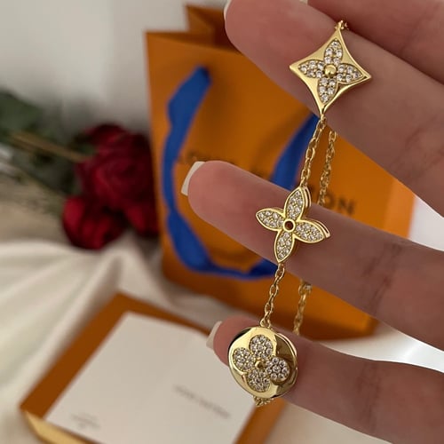 اسوارة ذهبيه من لويس فيتون