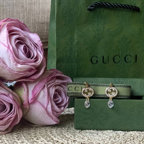 أقراط ذهبيه من قوتشي