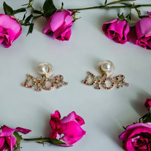 أقراط من ديور