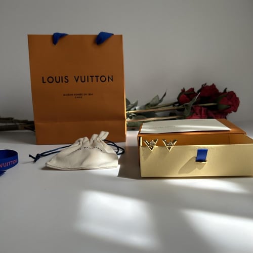 أقراط من لويس فيتون