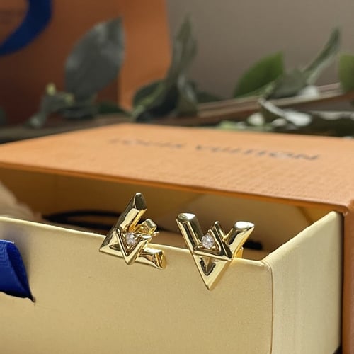 أقراط من لويس فيتون