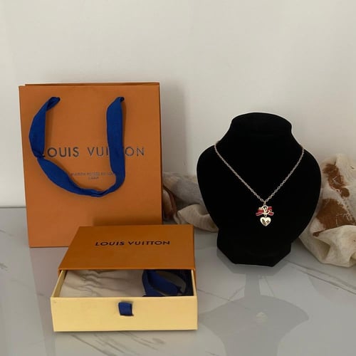 سلسال من لويس فيتون