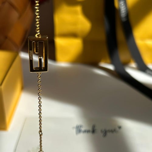 اسوارة ذهبيه من فندي