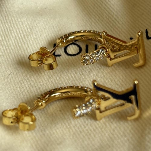 أقراط لويس فيتون