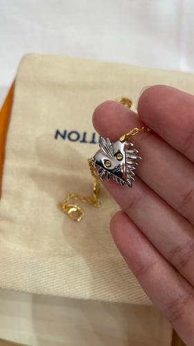 اسوارة من لويس فيتون