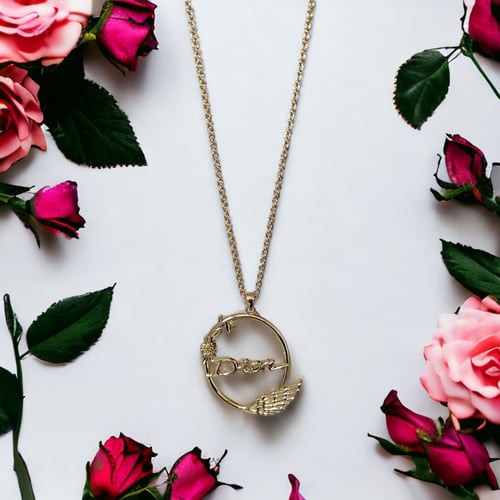 قلاده من ديور