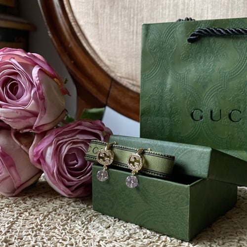 أقراط ذهبيه من قوتشي