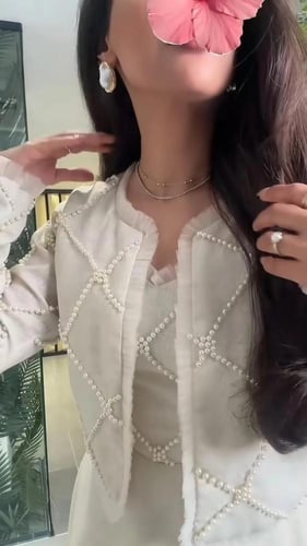 فستان لينن مطرز لؤلؤ مع جاكيت قصير