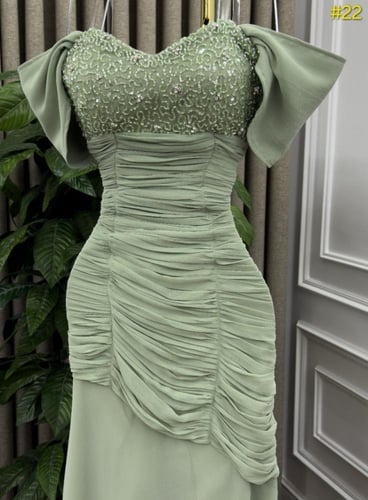 فستان وشاح الزمرد